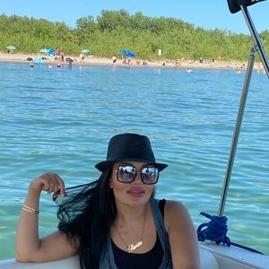 Meet your Posher, Paris